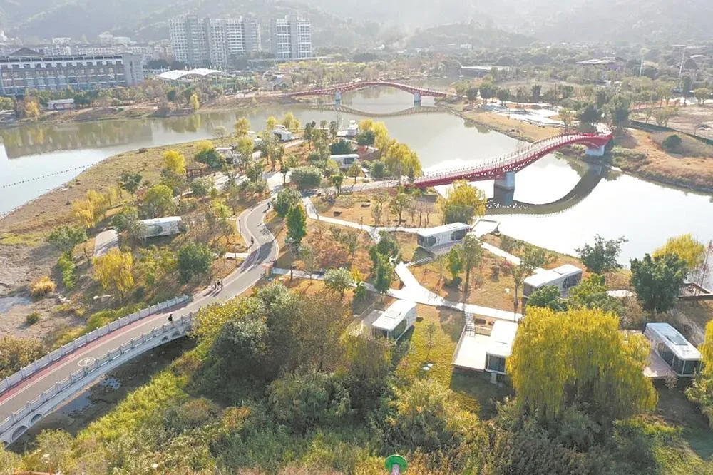 湖畔的诗和远方 社会