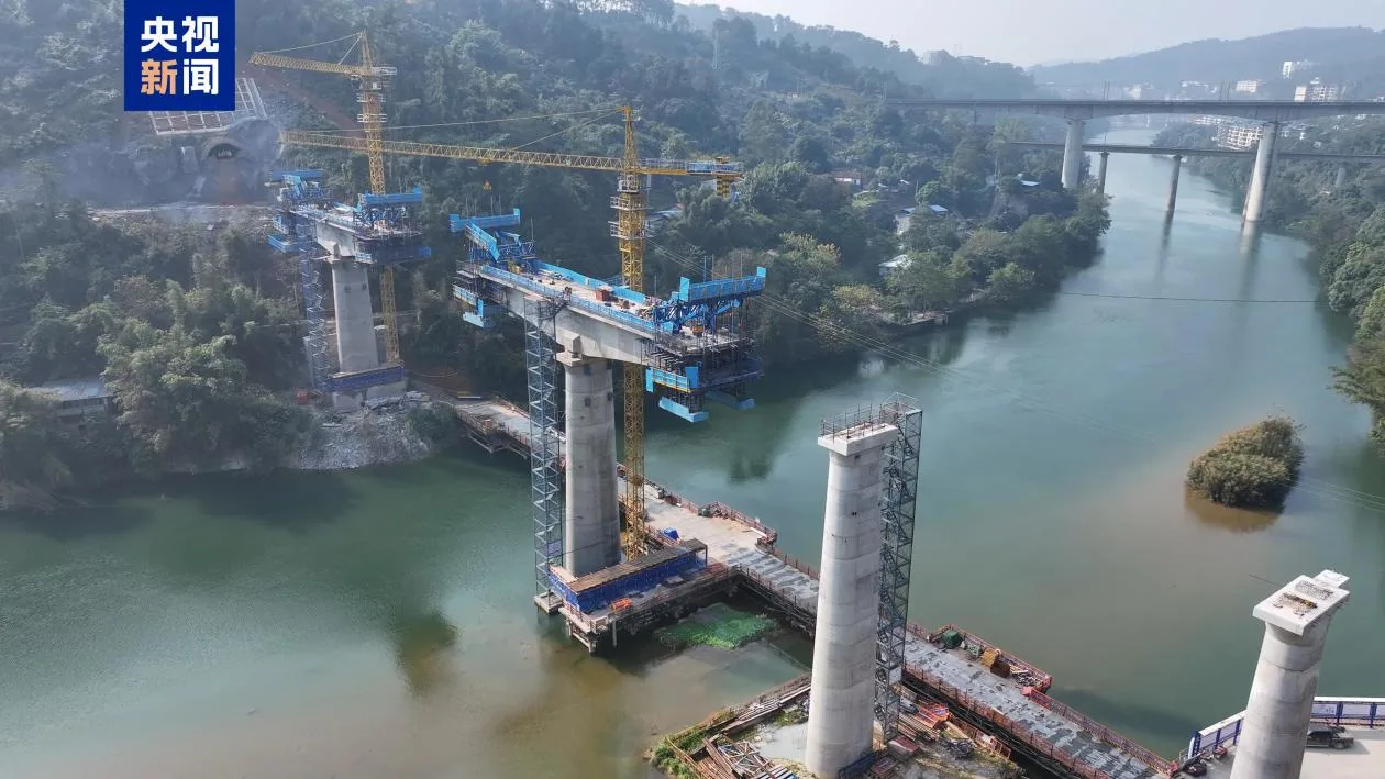 黄百铁路首座超千米隧道顺利贯通