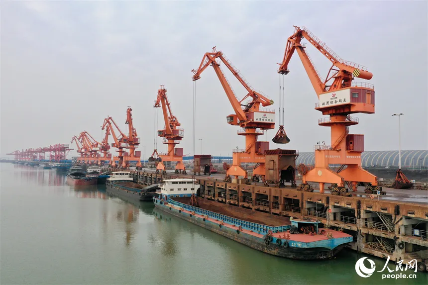 江西南昌：港口保供忙 水路运输畅