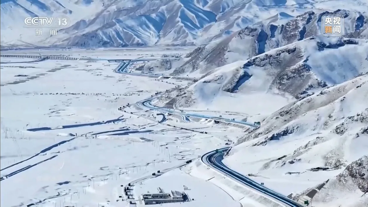乌尉高速通车“满月” 看天山南北如何谱写幸福“疆”来
