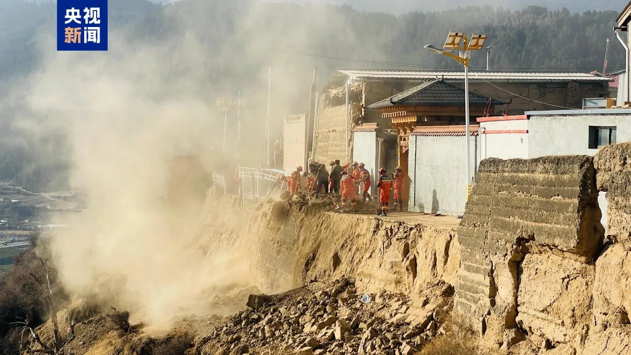 甘肃迭部县5.5级地震受损供暖管网已开始注水