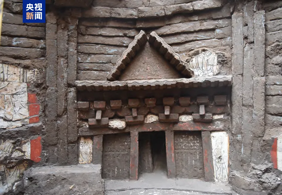 山西岢岚发现北宋仿木构砖雕壁画墓