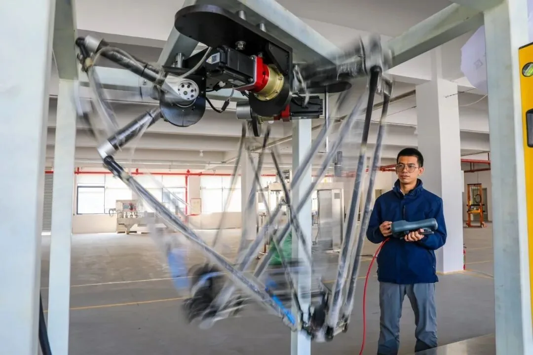 “订单爆满，春节前停止接单”！这里的机器人各有绝活