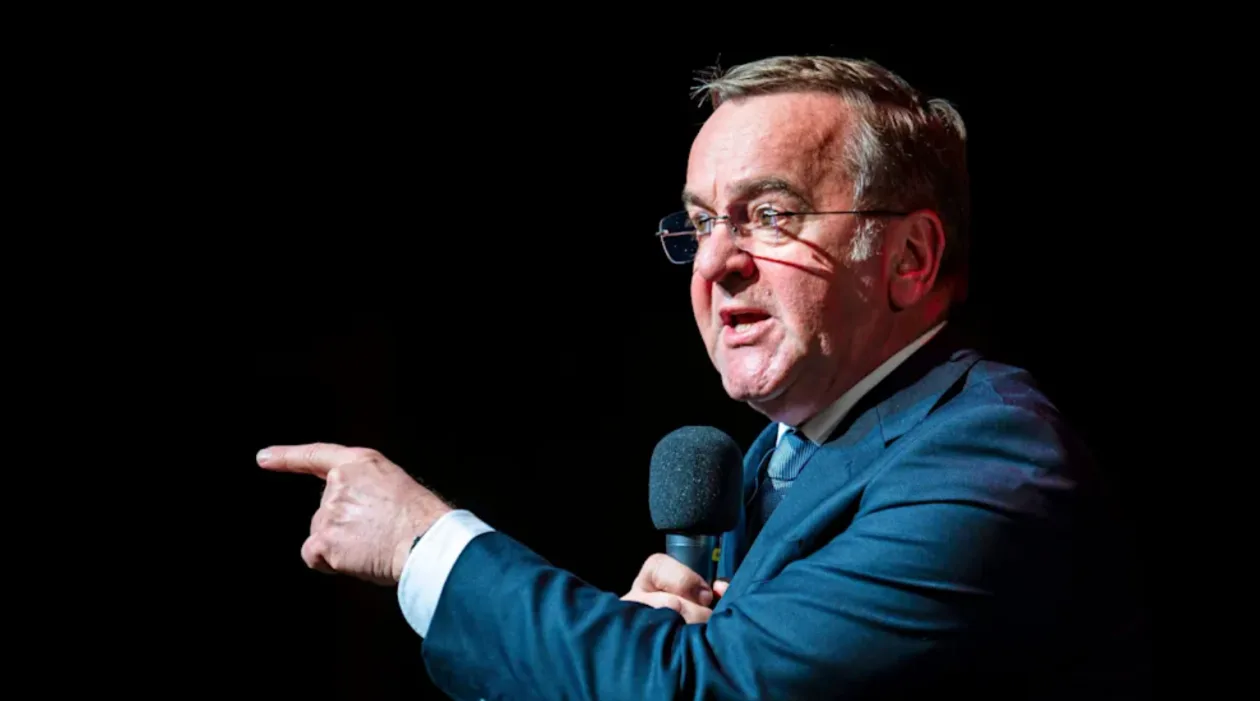 德国防长要求特朗普就北约盟友“躲开前线”言论道歉